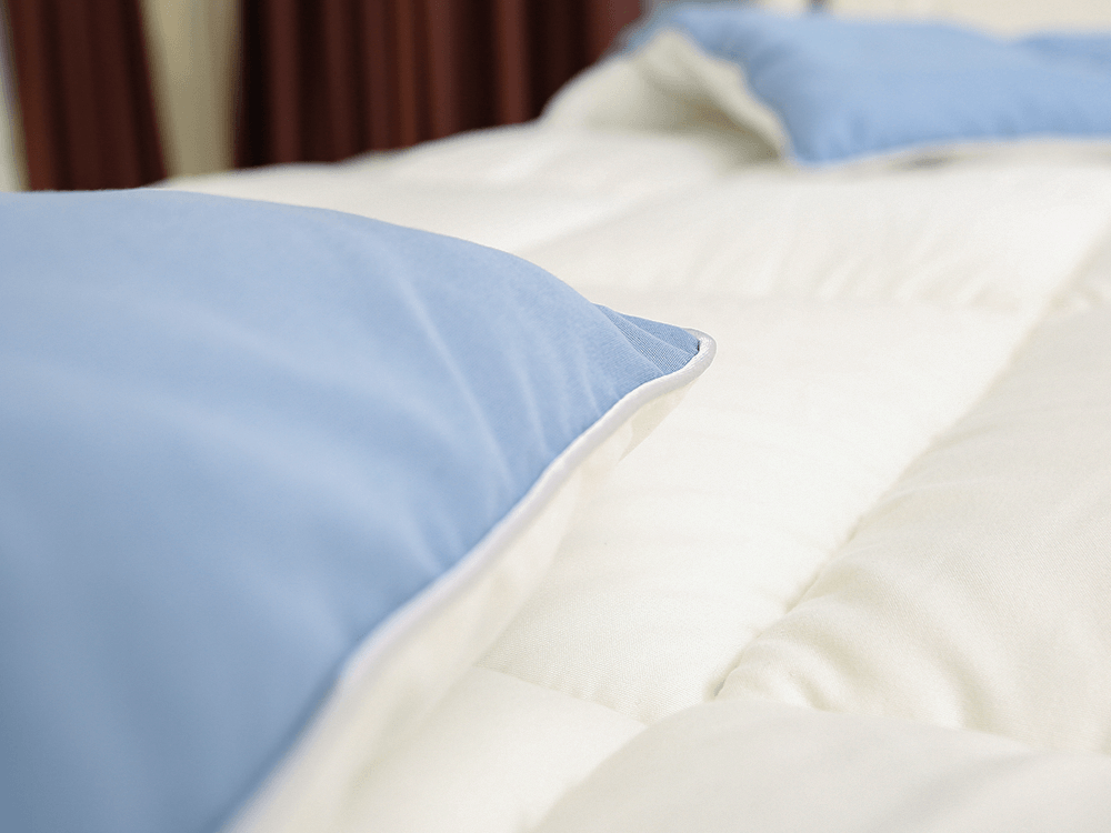 لحاف بوليستر ذو لون مزدوج